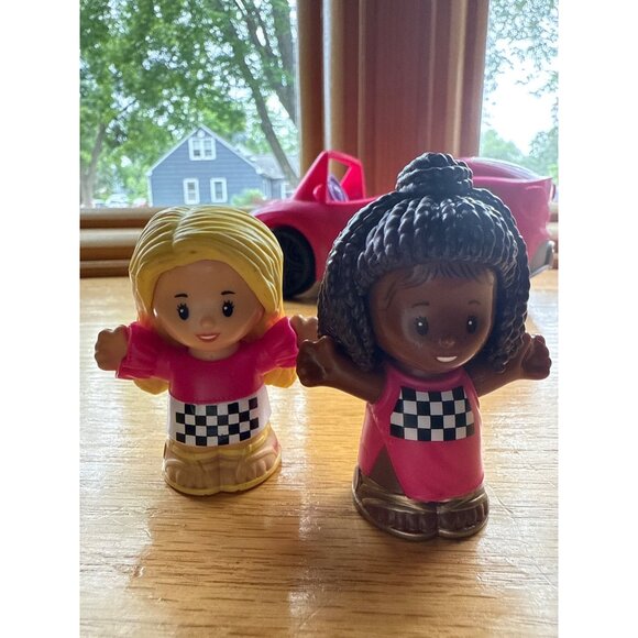 Fisher-Price Little People Barbie Convertible With 2 Figures - Picture 6 of 8